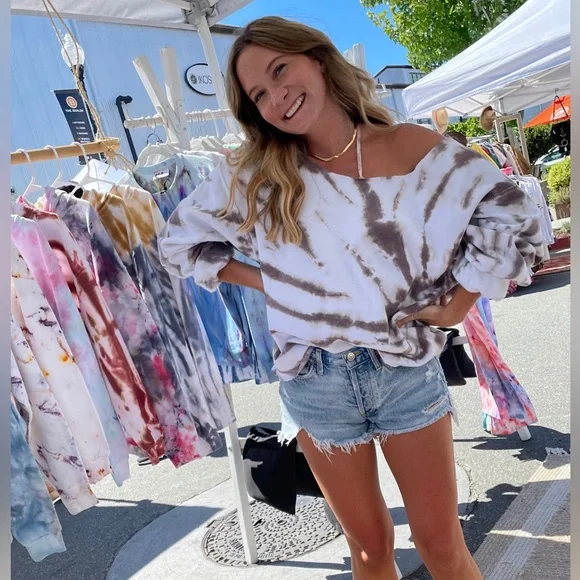 NEW Bella Tie Dye Slouchy Tie Dye Sweatshirt - Picture 1 of 2